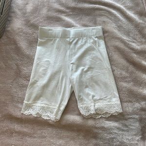 🤍White-laced shorts🤍